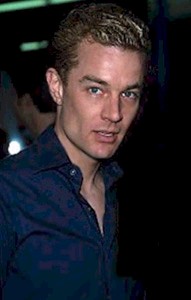 james in dunkelblauem hemd - sexy.jpg